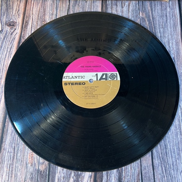 **The Young Rascals - Self-Titled (Including "Good Lovin'")** (Vinyl LP) - Picture 6 of 6